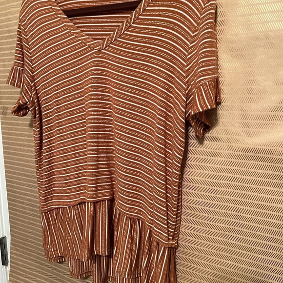 CHA CHA VENTE~BLOUSE~PEPLUM HEM~LG - Picture 2 of 6
